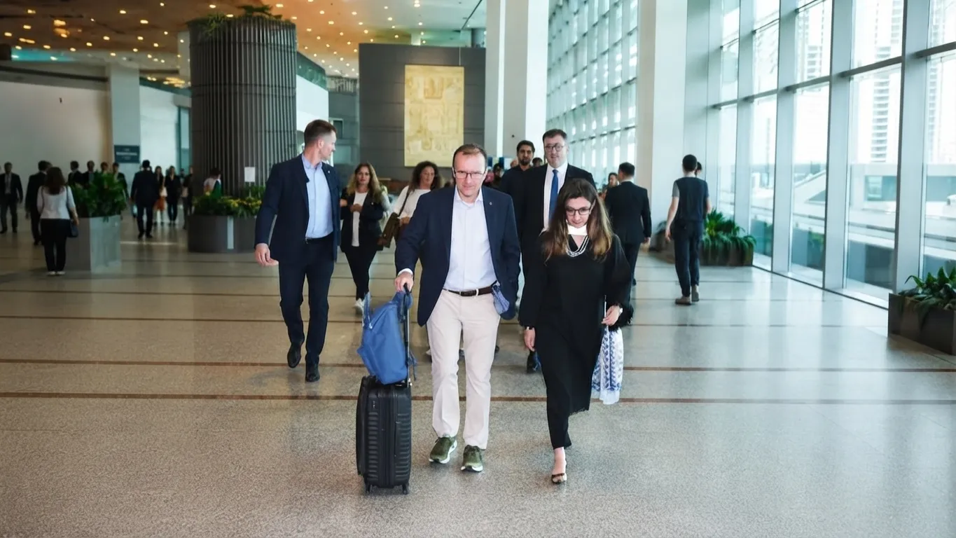 Norwegian FM's Low-Key Arrival in Pakistan Sparks Social Media Debate Over Political Protocol