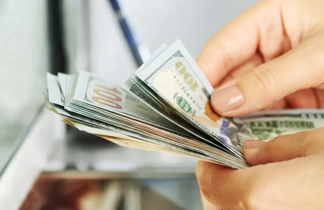 33 Retired Pakistani Officials Abroad Reportedly Receiving Foreign-Currency Pensions